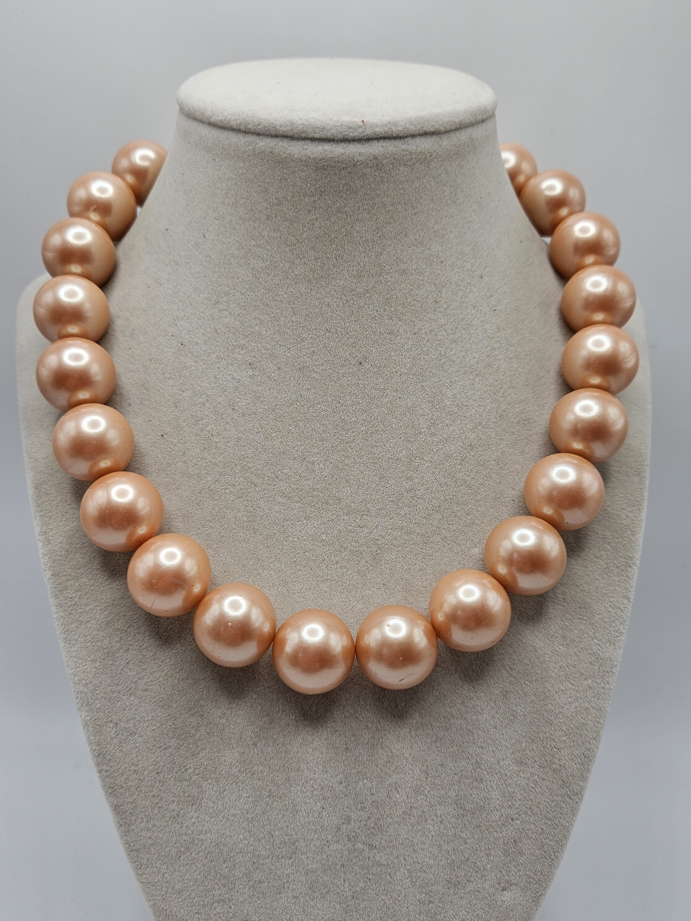 VINTAGE Richelieu Iridescent Rose Gold Faux Pearl Large Beaded Strand Necklace